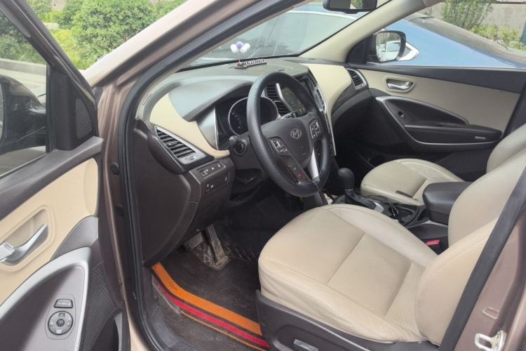 Used Hyundai Santa Fe 2013 2.4L Automatic 4x4 Smart Version Driver Seat