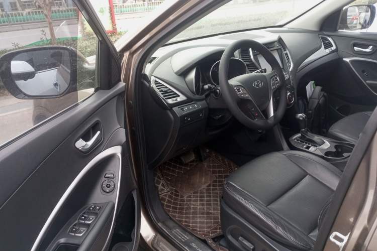 Used Hyundai Santa Fe 2013 Revised Version 2.4L Automatic All-Wheel Drive Smart Type Driver Seat