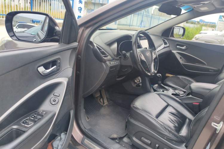 Used Hyundai Santa Fe 2013 2.0T Automatic All-Wheel Drive Top Trim Driver Seat