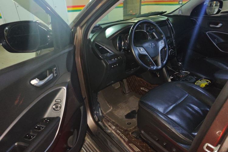 Used Hyundai Santa Fe 2013 2.0T Automatic All-Wheel Drive Top Trim Driver Seat