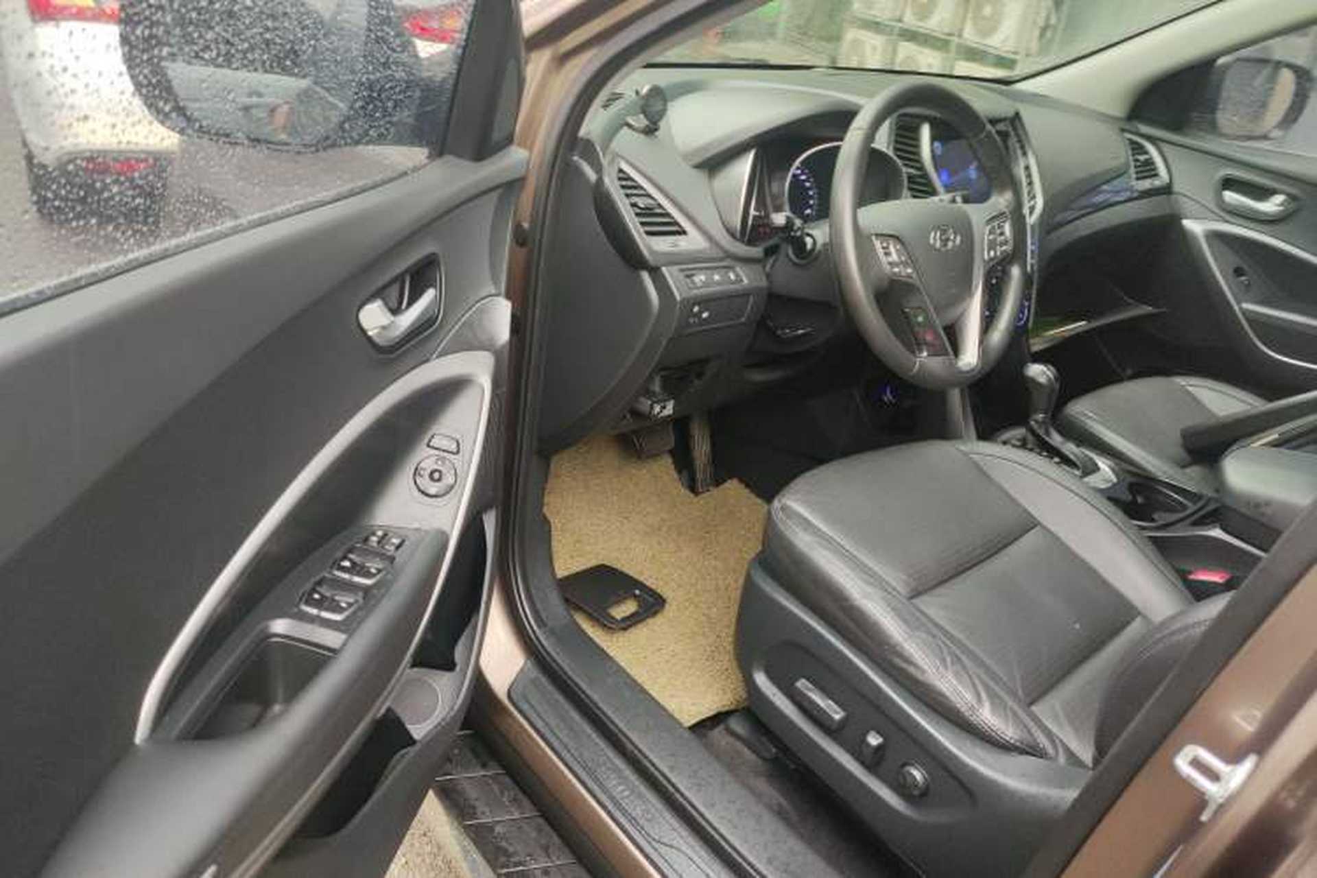 Used Hyundai Santa Fe 2013 2.4L Automatic Two-Wheel Drive Smart Version Driver Seat