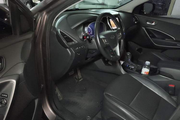 Used Hyundai Santa Fe 2013 2.4L Automatic Two-Wheel Drive Smart Version Driver Seat