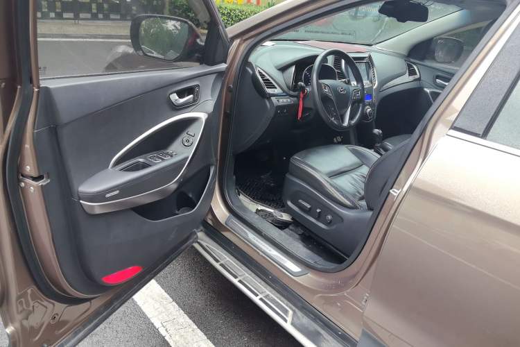 Used Hyundai Santa Fe 2013 2.0T Automatic All-Wheel Drive Prestige Version Driver Seat