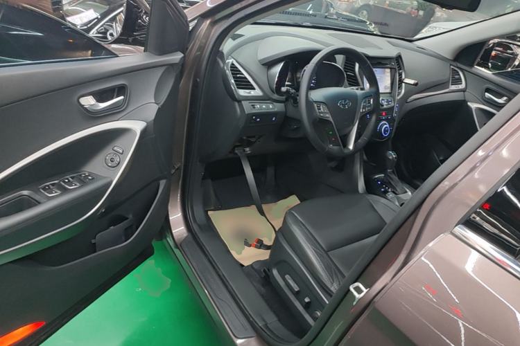 Used Hyundai Santa Fe 2013 Revised Version 2.4L Automatic All-Wheel Drive Smart Type Driver Seat