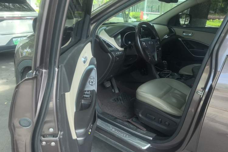 Used Hyundai Santa Fe 2013 2.4L Automatic Two-Wheel Drive Smart Version Driver Seat