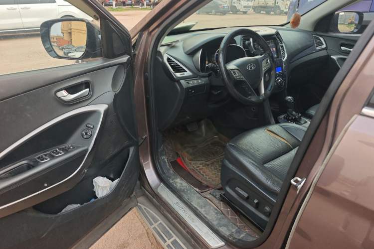 Used Hyundai Santa Fe 2013 2.4L Automatic Two-Wheel Drive Smart Version Driver Seat