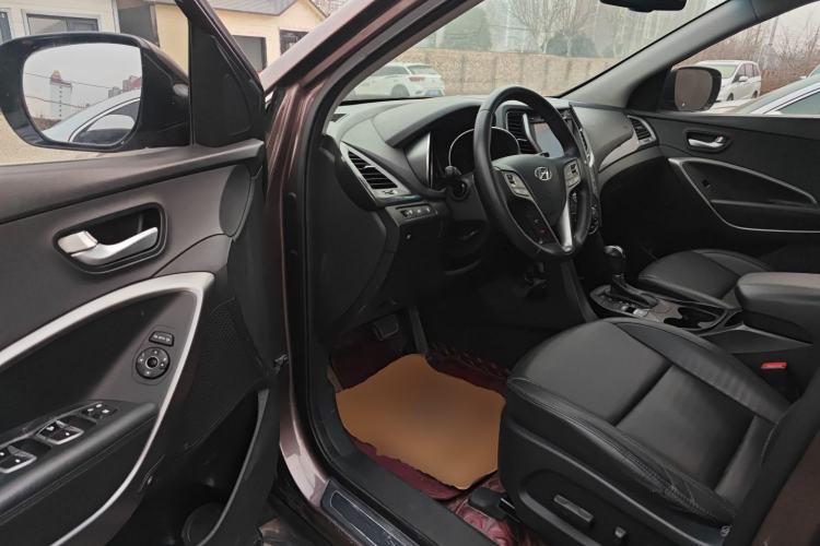 Used Hyundai Santa Fe 2013 2.4L Automatic Two-Wheel Drive Smart Version Driver Seat