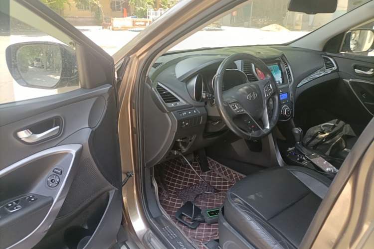 Used Hyundai Santa Fe 2013 2.4L Automatic Two-Wheel Drive Smart Version Driver Seat
