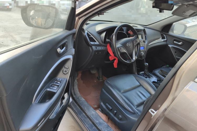 Used Hyundai Santa Fe 2013 2.4L Automatic 4x4 Prestige Edition Driver Seat