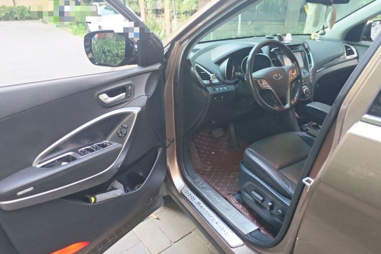 Used Hyundai Santa Fe 2013 Revised Version 2.4L Automatic All-Wheel Drive Luxury Trim Driver Seat