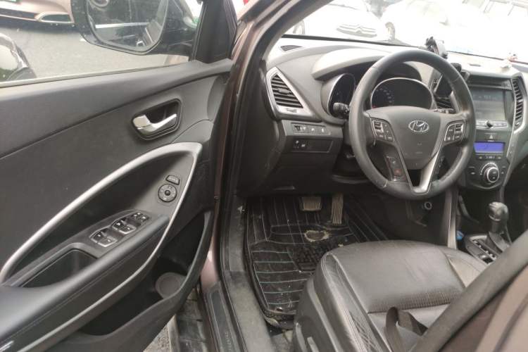 Used Hyundai Santa Fe 2013 2.4L Automatic Two-Wheel Drive Smart Version Driver Seat