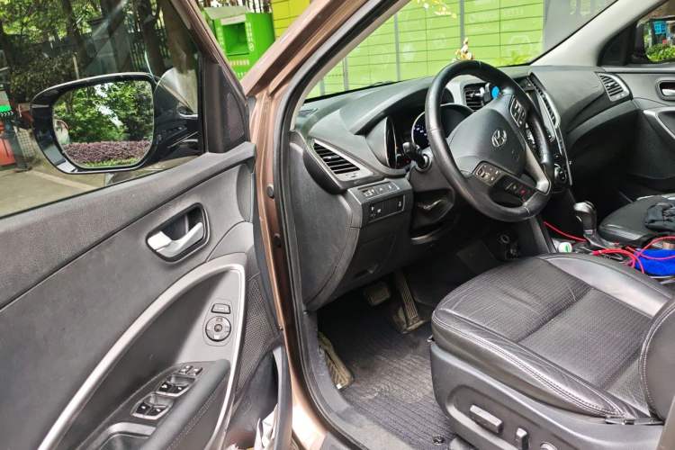 Used Hyundai Santa Fe 2013 Revised Version 2.4L Automatic All-Wheel Drive Smart Type Driver Seat