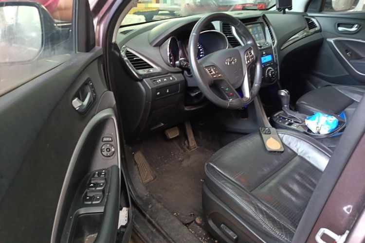 Used Hyundai Santa Fe 2013 2.4L Automatic 4x4 Prestige Edition Driver Seat