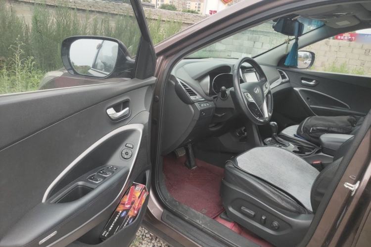 Used Hyundai Santa Fe 2013 2.4L Automatic Two-Wheel Drive Smart Version Driver Seat