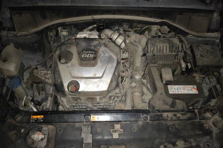 Used Hyundai Santa Fe 2013 2.0T Automatic All-Wheel Drive Top Trim Engine Bay