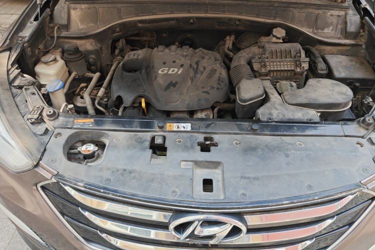 Used Hyundai Santa Fe 2013 2.0T Automatic Two-Wheel Drive Fashion Edition Engine Bay