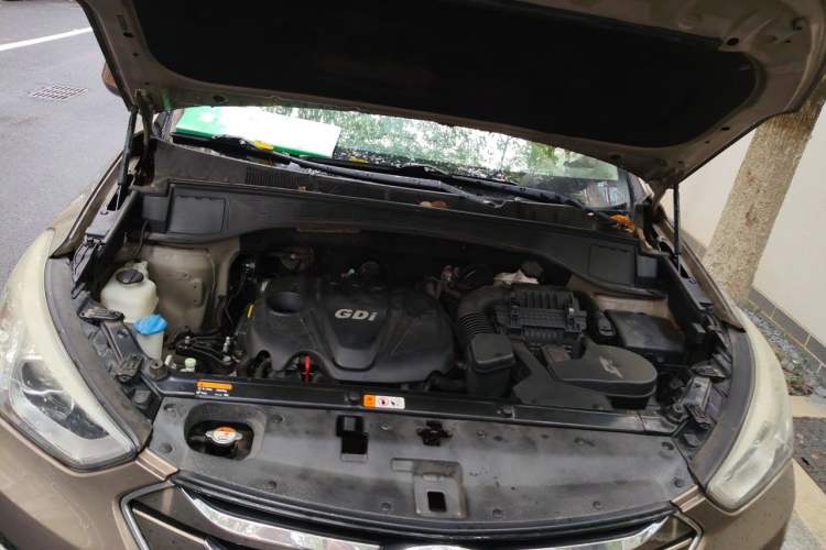 Used Hyundai Santa Fe 2013 2.4L Automatic Two-Wheel Drive Smart Version Engine Bay