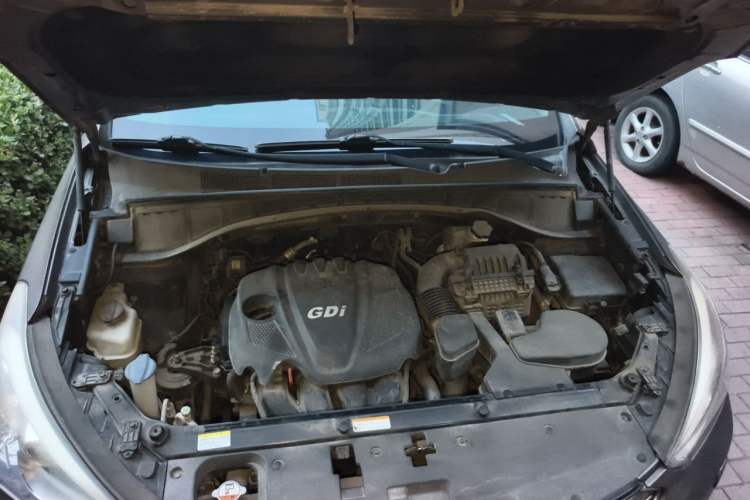 Used Hyundai Santa Fe 2013 Revised Version 2.4L Automatic All-Wheel Drive Smart Type Engine Bay