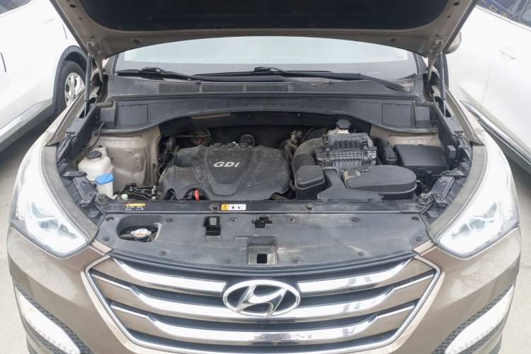 Used Hyundai Santa Fe 2013 Revised Version 2.4L Automatic All-Wheel Drive Smart Type Engine Bay