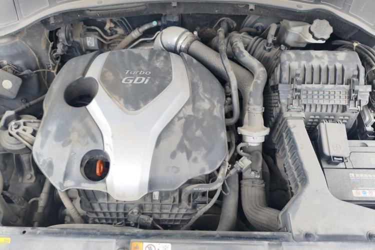 Used Hyundai Santa Fe 2013 2.0T Automatic All-Wheel Drive Top Trim Engine Bay