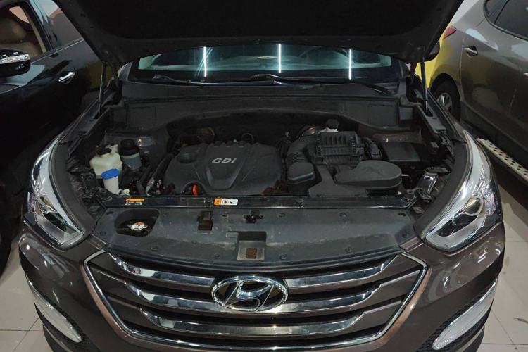 Used Hyundai Santa Fe 2013 2.4L Automatic 4x4 Comfort Edition Engine Bay