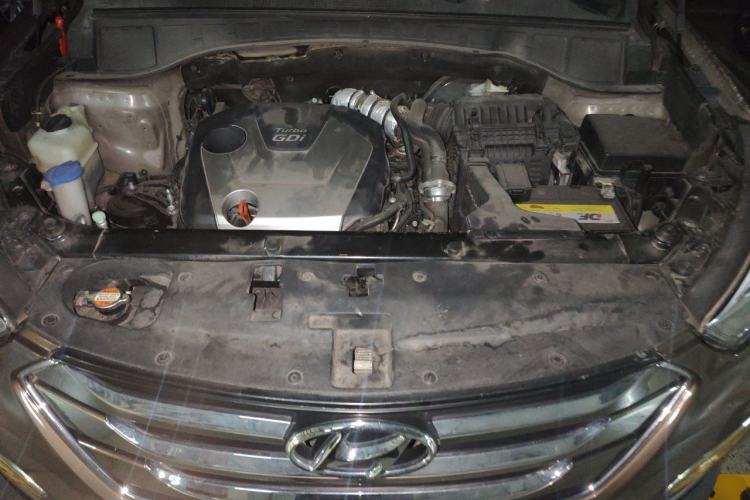 Used Hyundai Santa Fe 2013 2.0T Automatic All-Wheel Drive Top Trim Engine Bay