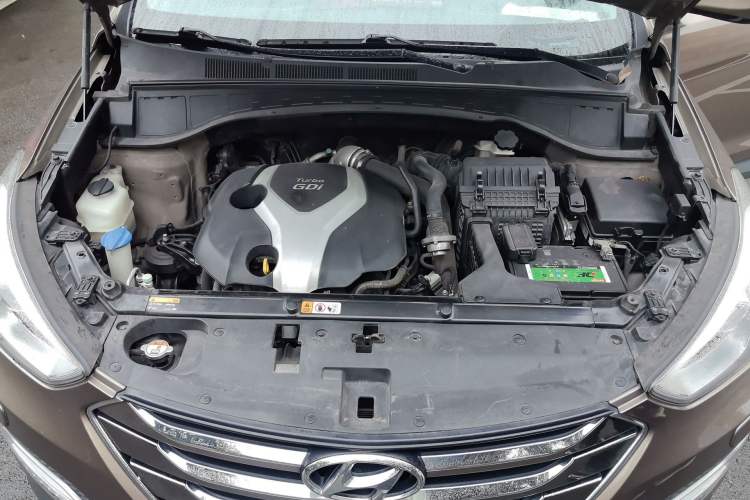 Used Hyundai Santa Fe 2013 2.0T Automatic All-Wheel Drive Prestige Version Engine Bay