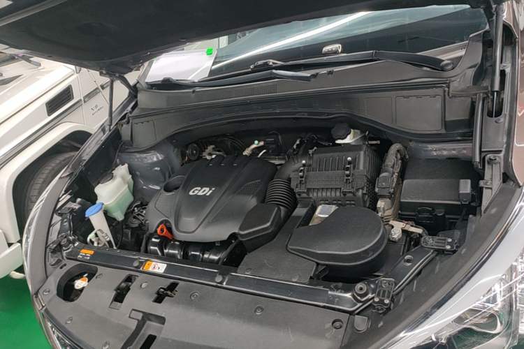Used Hyundai Santa Fe 2013 Revised Version 2.4L Automatic All-Wheel Drive Smart Type Engine Bay