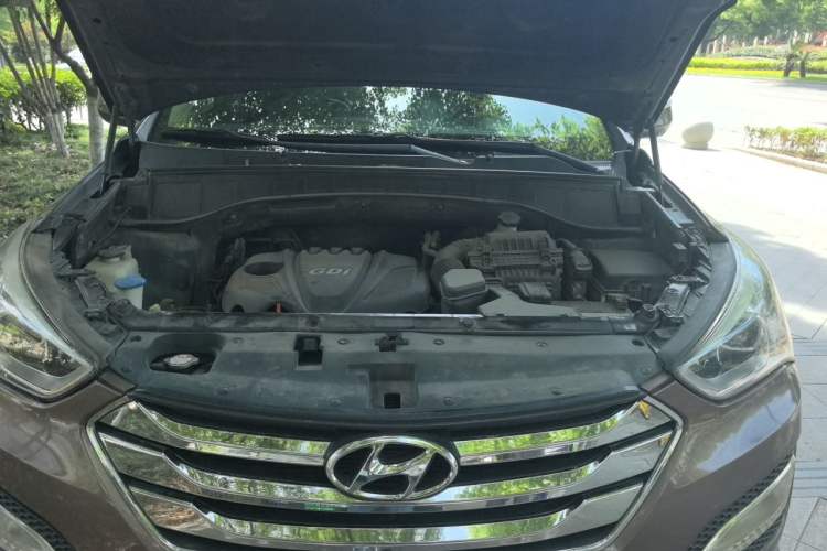 Used Hyundai Santa Fe 2013 2.4L Automatic Two-Wheel Drive Smart Version Engine Bay