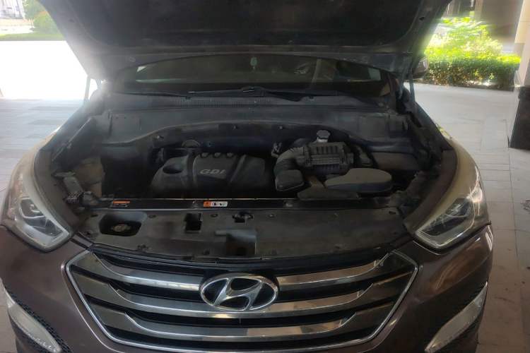Used Hyundai Santa Fe 2013 2.4L Automatic Two-Wheel Drive Smart Version Engine Bay