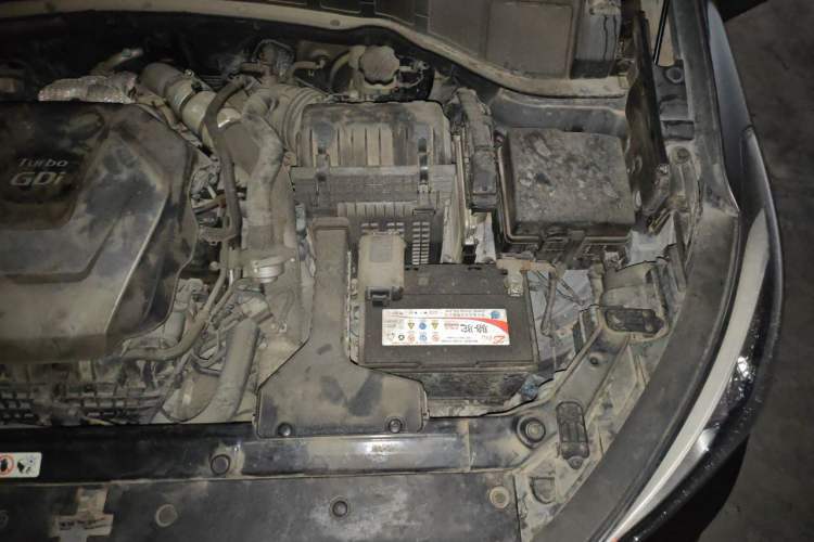 Used Hyundai Santa Fe 2013 2.0T Automatic All-Wheel Drive Top Trim Engine Bay Left