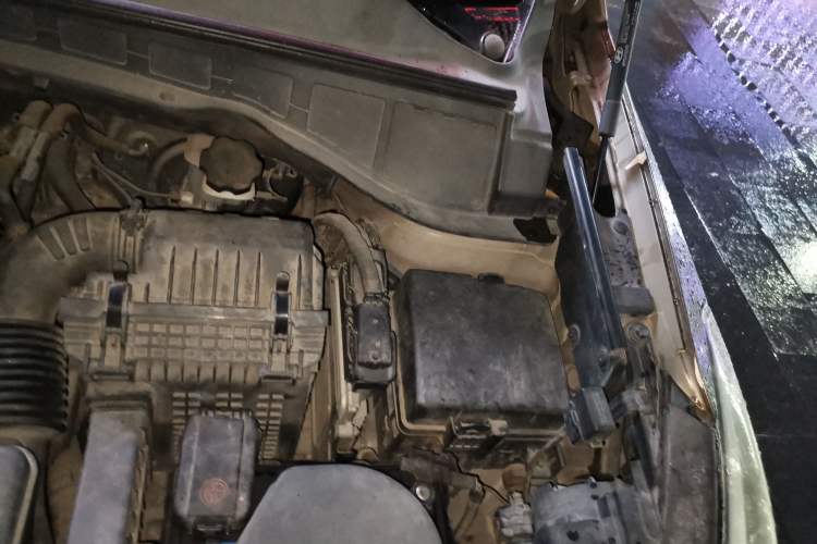 Used Hyundai Santa Fe 2013 2.4L Automatic Two-Wheel Drive Smart Version Engine Bay Left