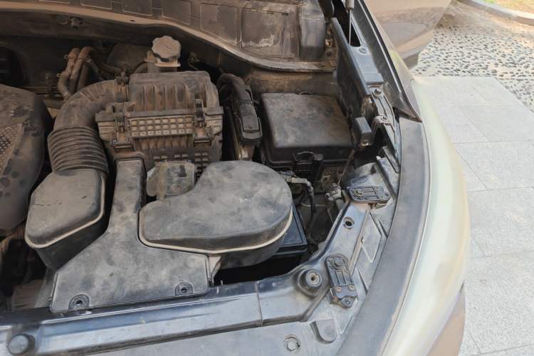 Used Hyundai Santa Fe 2013 2.0T Automatic Two-Wheel Drive Fashion Edition Engine Bay Left