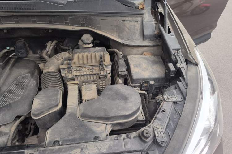 Used Hyundai Santa Fe 2013 2.4L Automatic 4x4 Smart Version Engine Bay Left