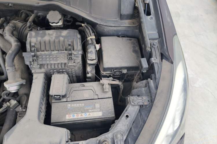 Used Hyundai Santa Fe 2013 2.0T Automatic All-Wheel Drive Top Trim Engine Bay Left