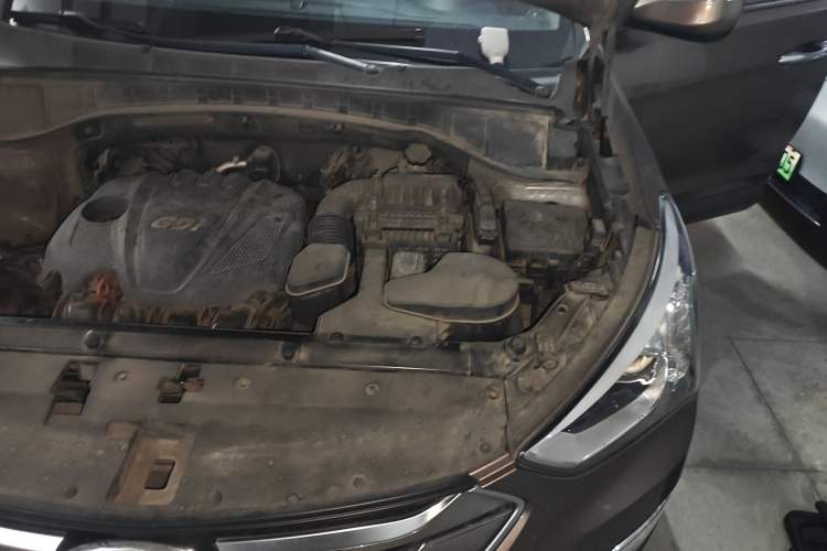 Used Hyundai Santa Fe 2013 2.4L Automatic 4x4 Prestige Edition Engine Bay Left