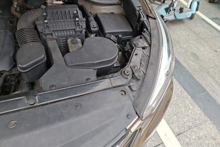 Used Hyundai Santa Fe 2013 2.4L Automatic Two-Wheel Drive Smart Version Engine Bay Left