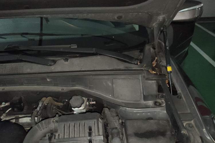 Used Hyundai Santa Fe 2013 2.4L Automatic Two-Wheel Drive Smart Version Engine Bay Left