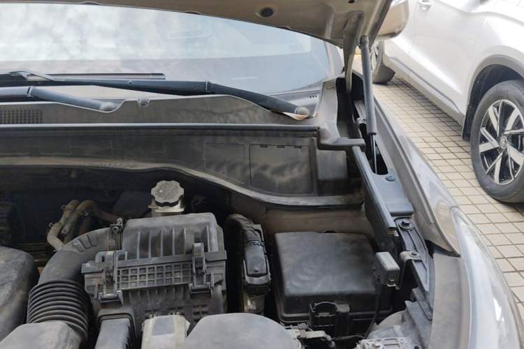 Used Hyundai Santa Fe 2013 2.4L Automatic 2WD Comfort Edition Engine Bay Left