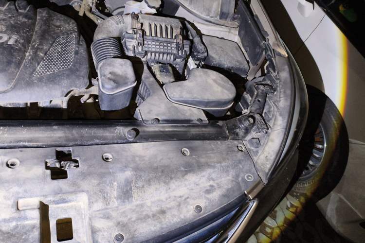 Used Hyundai Santa Fe 2013 2.4L Automatic Two-Wheel Drive Smart Version Engine Bay Left