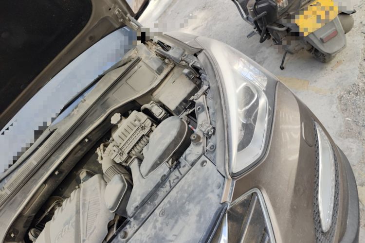 Used Hyundai Santa Fe 2013 2.4L Automatic 4x4 Prestige Edition Engine Bay Left