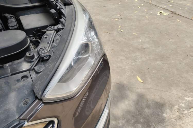 Used Hyundai Santa Fe 2013 2.4L Automatic Two-Wheel Drive Smart Version Engine Bay Left