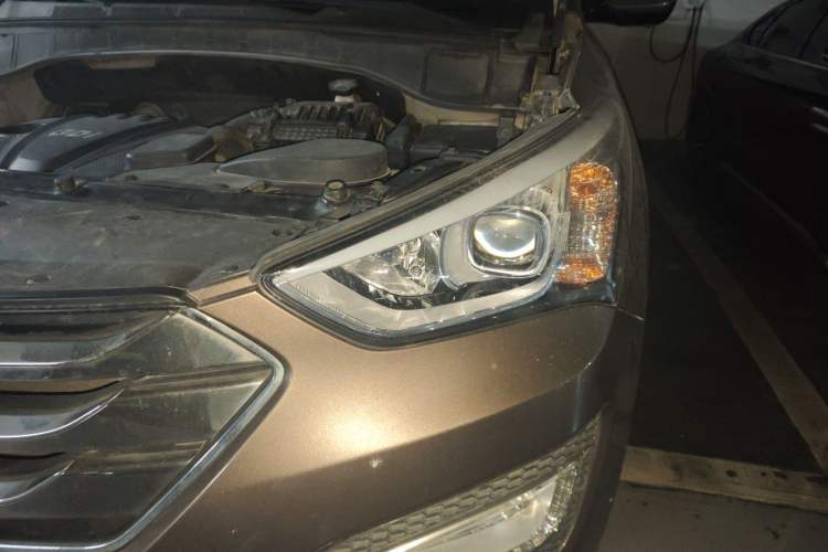 Used Hyundai Santa Fe 2013 2.4L Automatic 4x4 Smart Version Engine Bay Left