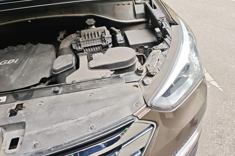Used Hyundai Santa Fe 2013 Revised Version 2.4L Automatic All-Wheel Drive Smart Type Engine Bay Left