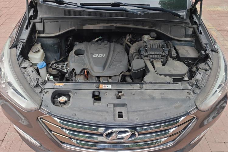 Used Hyundai Santa Fe 2013 Revised Version 2.4L Automatic All-Wheel Drive Smart Type Engine Bay