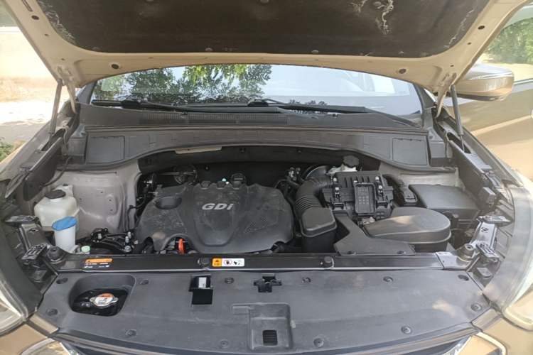 Used Hyundai Santa Fe 2013 2.4L Automatic Two-Wheel Drive Smart Version Engine Bay