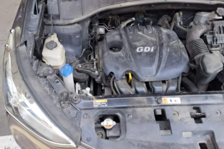 Used Hyundai Santa Fe 2013 2.4L Automatic Two-Wheel Drive Smart Version Engine Bay Right