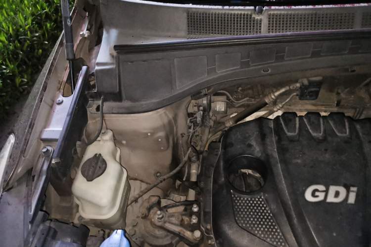 Used Hyundai Santa Fe 2013 2.4L Automatic Two-Wheel Drive Smart Version Engine Bay Right
