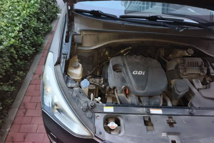 Used Hyundai Santa Fe 2013 Revised Version 2.4L Automatic All-Wheel Drive Smart Type Engine Bay Right