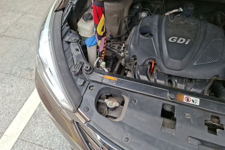 Used Hyundai Santa Fe 2013 2.4L Automatic Two-Wheel Drive Smart Version Engine Bay Right